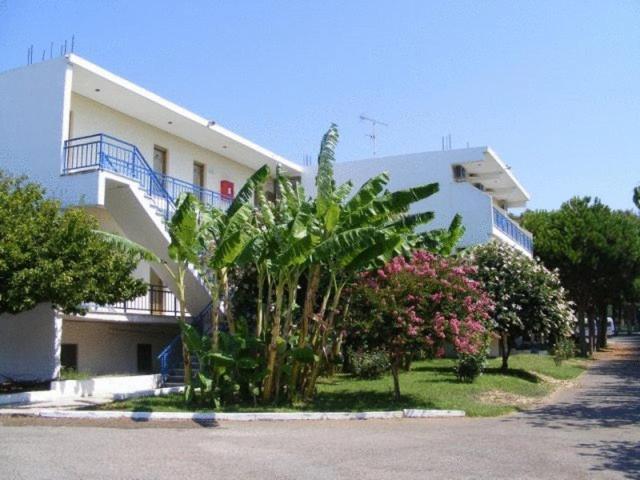 Lintzi Hotel Arkoudi Exterior photo